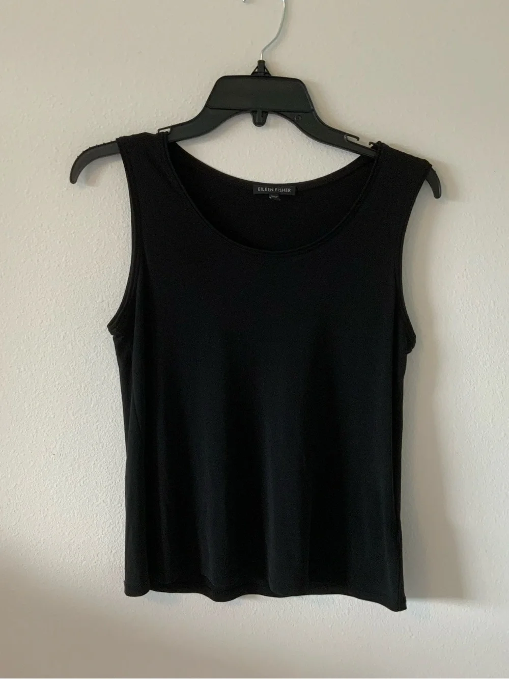 Eileen Fisher S Black Sleeveless 100% Silk Classic Tank Top Shirt Base Layer - Picture 1 of 7